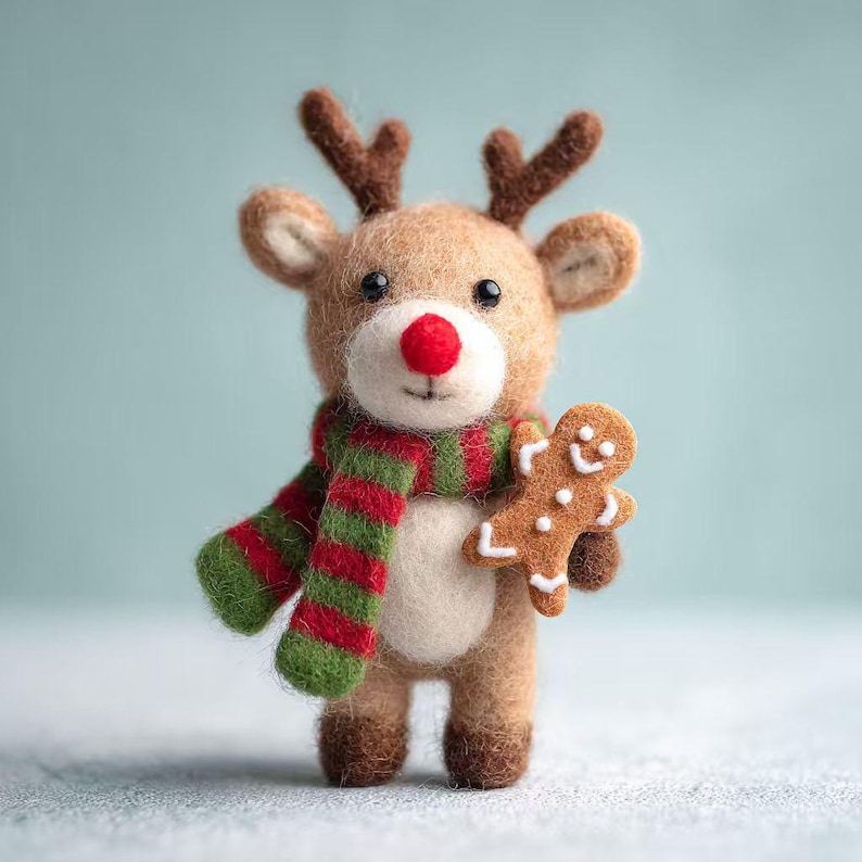 🦌🌿 Eco-Friendly Felt Reindeer Ornament – Handmade Wool Animal Figurine for Cozy Woodland Decor 🎄