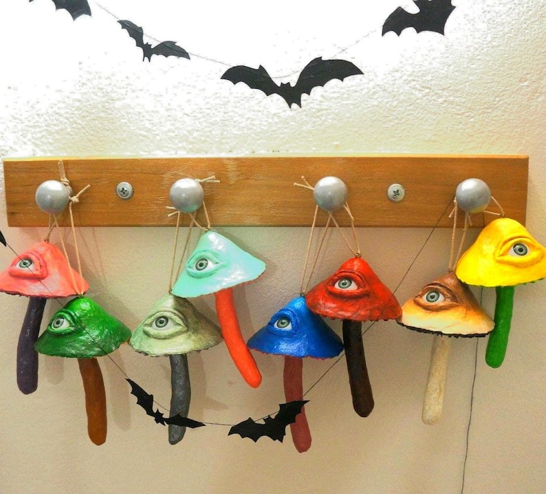 🍄♻️ Eco-Friendly Macabre Mushroom Ornament – Weird Eyeball Fungi for Dark Fantasy Christmas Decor 👁️🎄