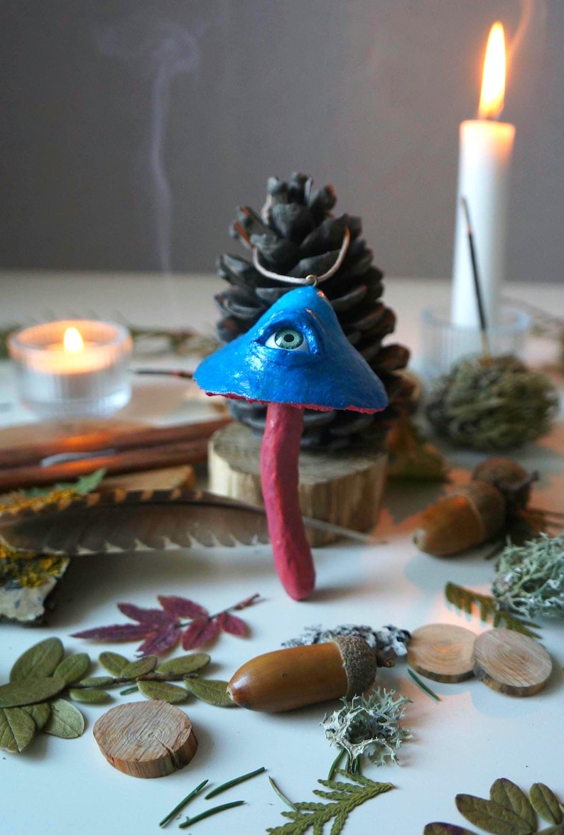 🍄♻️ Eco-Friendly Macabre Mushroom Ornament – Weird Eyeball Fungi for Dark Fantasy Christmas Decor 👁️🎄