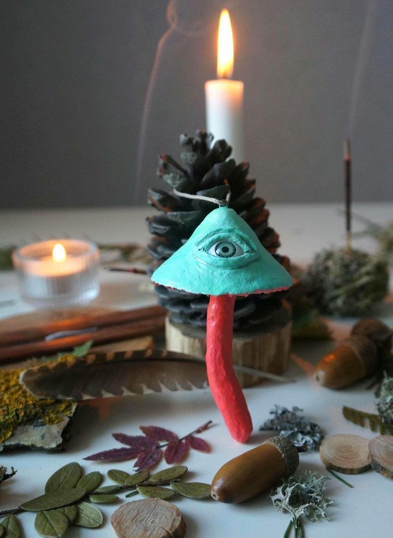 🍄♻️ Eco-Friendly Macabre Mushroom Ornament – Weird Eyeball Fungi for Dark Fantasy Christmas Decor 👁️🎄