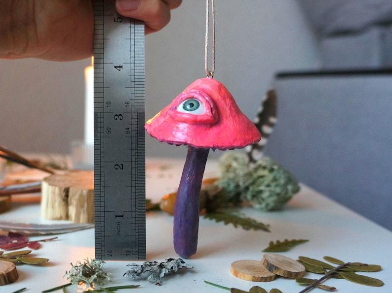 🍄♻️ Eco-Friendly Macabre Mushroom Ornament – Weird Eyeball Fungi for Dark Fantasy Christmas Decor 👁️🎄