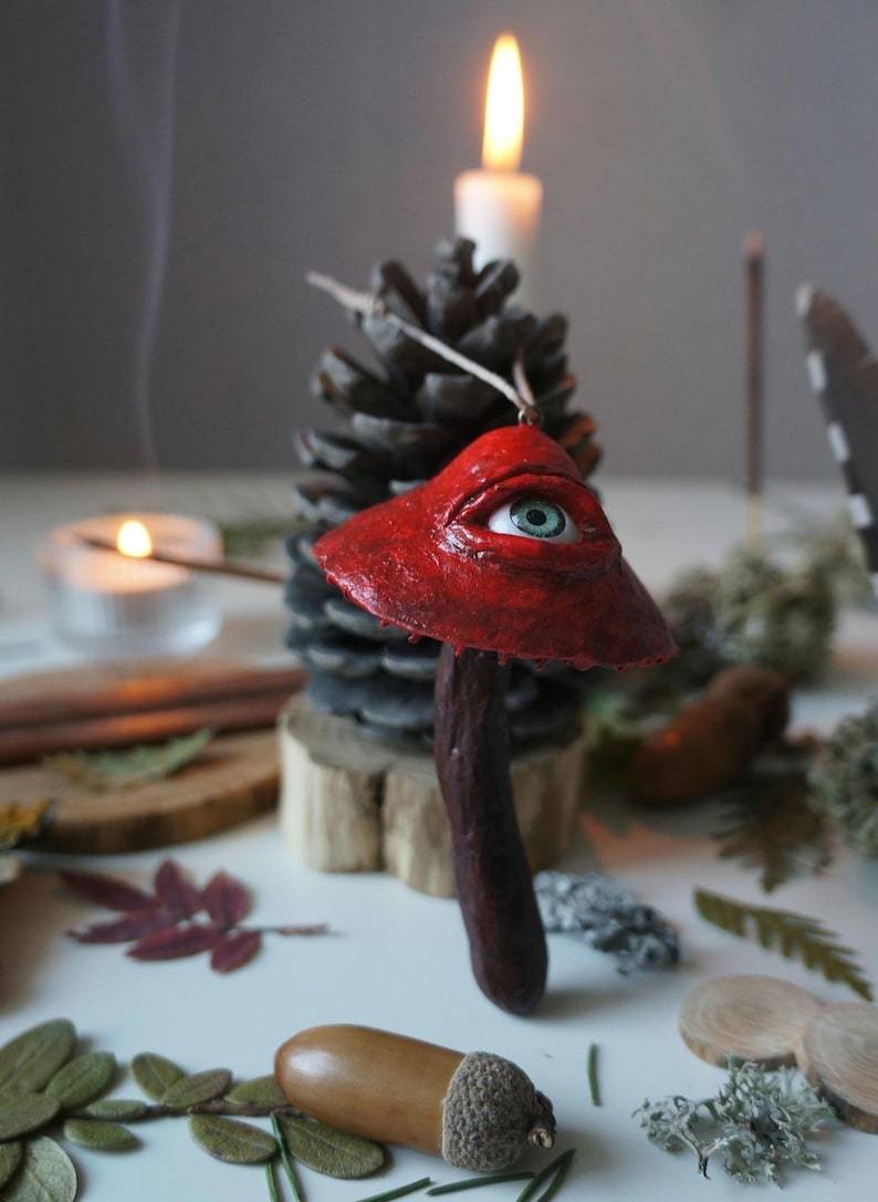 🍄♻️ Eco-Friendly Macabre Mushroom Ornament – Weird Eyeball Fungi for Dark Fantasy Christmas Decor 👁️🎄