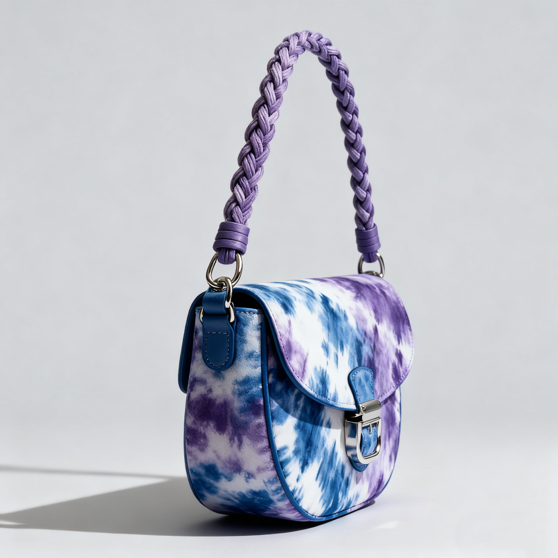 Trendige Satteltasche mit Batikmuster