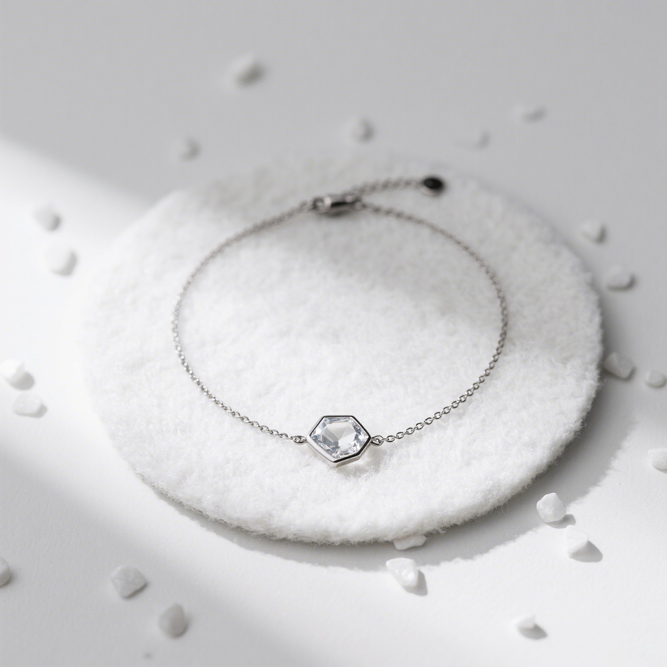 Gyémánt alakú elegáns kis szériás ötvözött karkötő