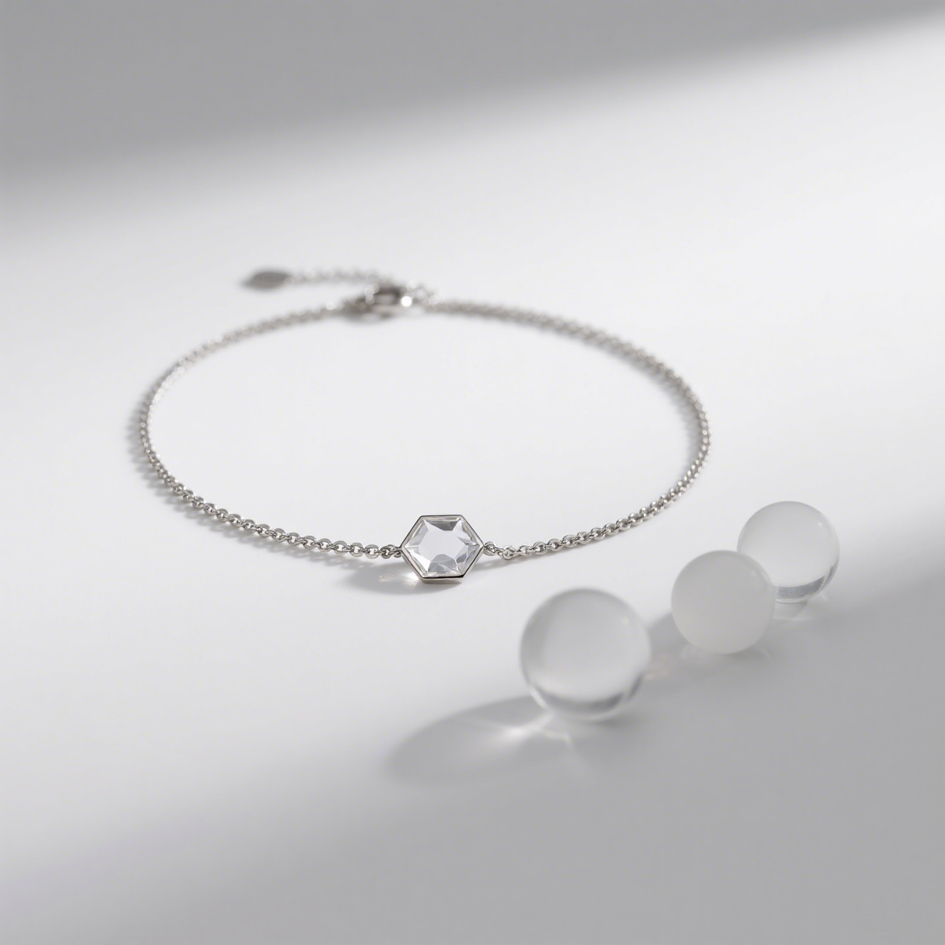 Gyémánt alakú elegáns kis szériás ötvözött karkötő