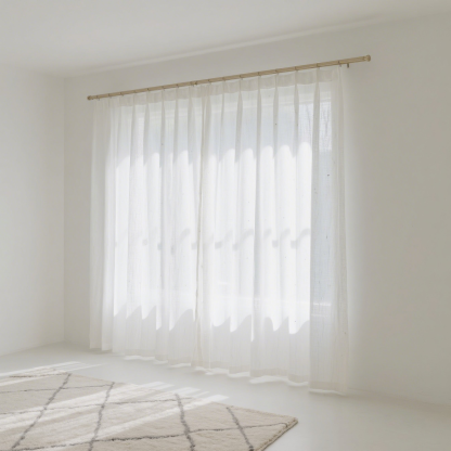 Fehér fényáteresztő vékony függöny nappaliba és hálószobába