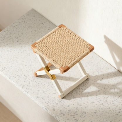 Składany, przenośny stołek rattanowy (4 sztuki)