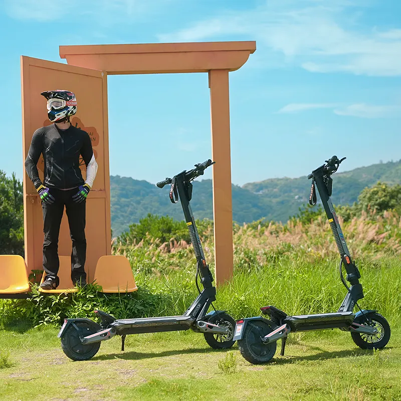 Trotinetă electrică KuKirin T4 cu motor de 1800W, viteză maximă de 65km/h, baterie de 52V 22.5Ah, suspensie și frâne hidraulice, iluminare dinamică și sistem audio Bluetooth (pre-vânzare, data estimată de vânzare este în jurul datei de 20 noiembrie)
