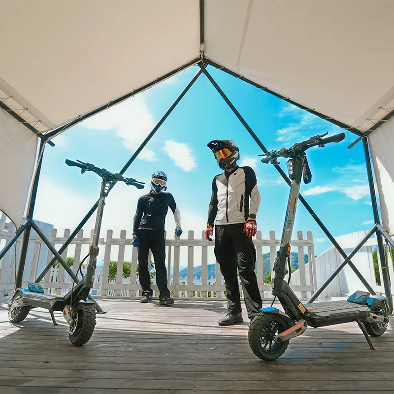 Trotinetă electrică KuKirin T4 cu motor de 1800W, viteză maximă de 65km/h, baterie de 52V 22.5Ah, suspensie și frâne hidraulice, iluminare dinamică și sistem audio Bluetooth (pre-vânzare, data estimată de vânzare este în jurul datei de 20 noiembrie)