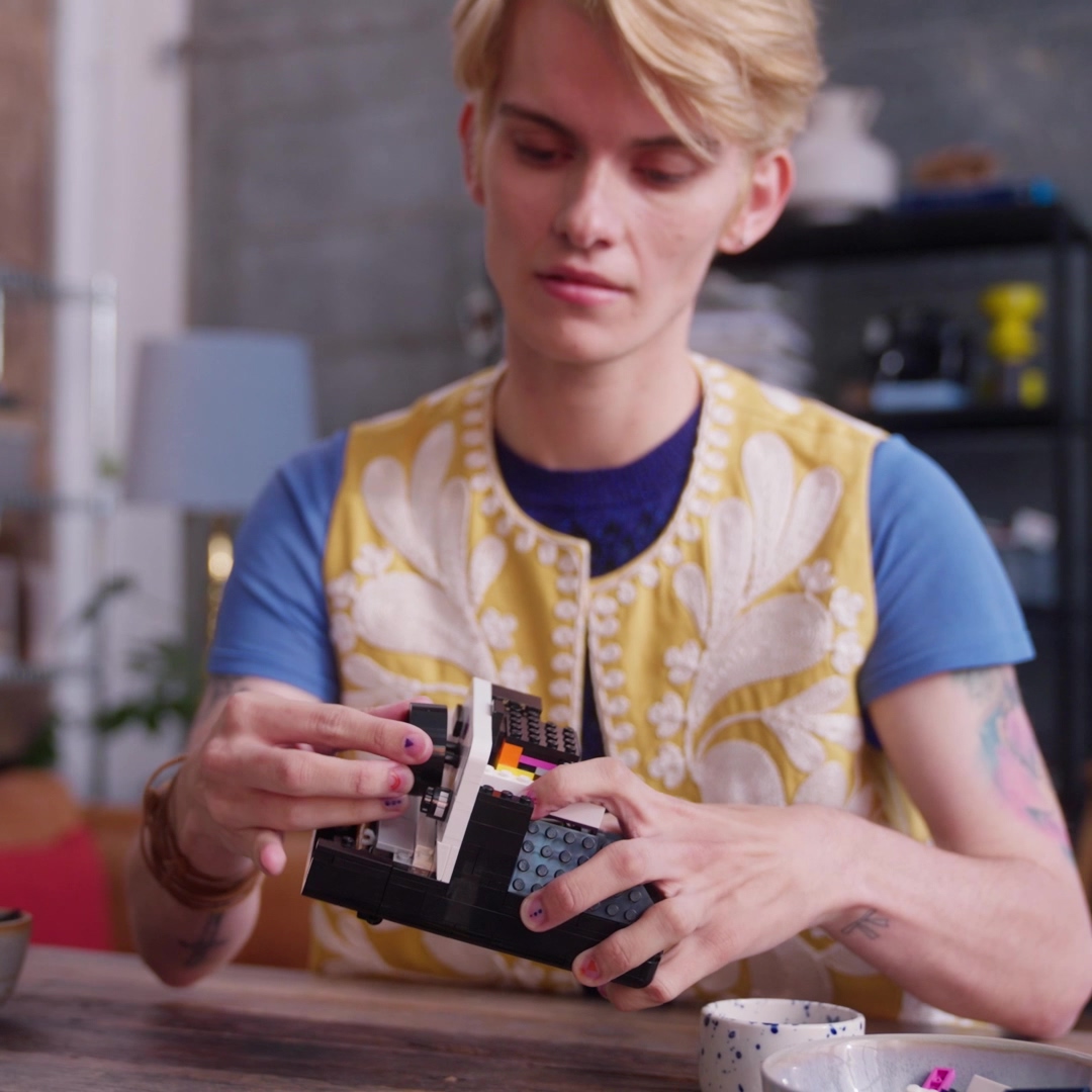 ® Ideas Polaroid One Step SX-70 Kamera 21345 – Yetişkinler için Yaratıcı Model Yapım Seti (516P)