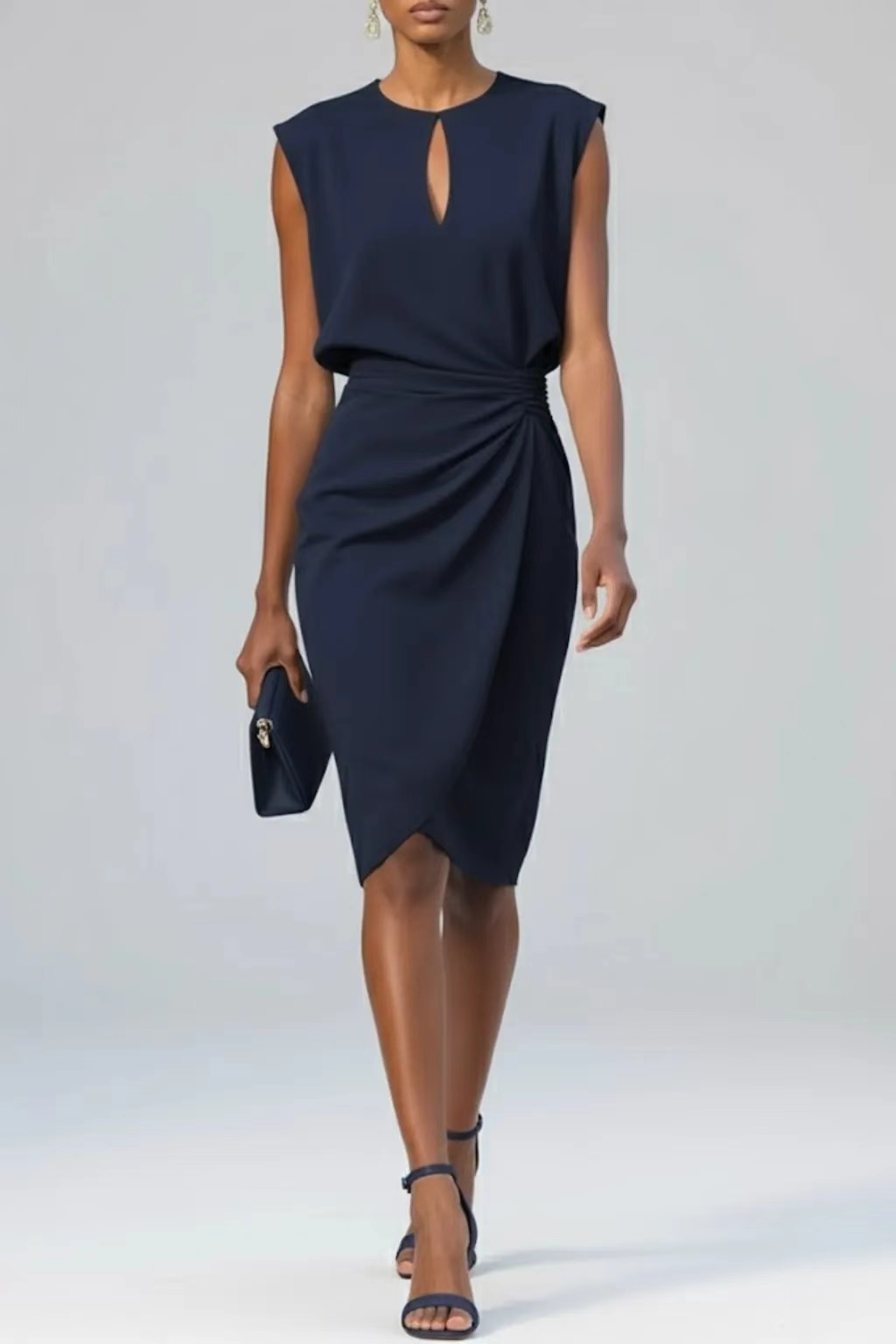 Elegantes Midi-Etuidress mit strukturierter Schulterpartie und Taillen-Raffung – Figurschmeichelndes Kleid mit Tröpfchen-Ausschnitt