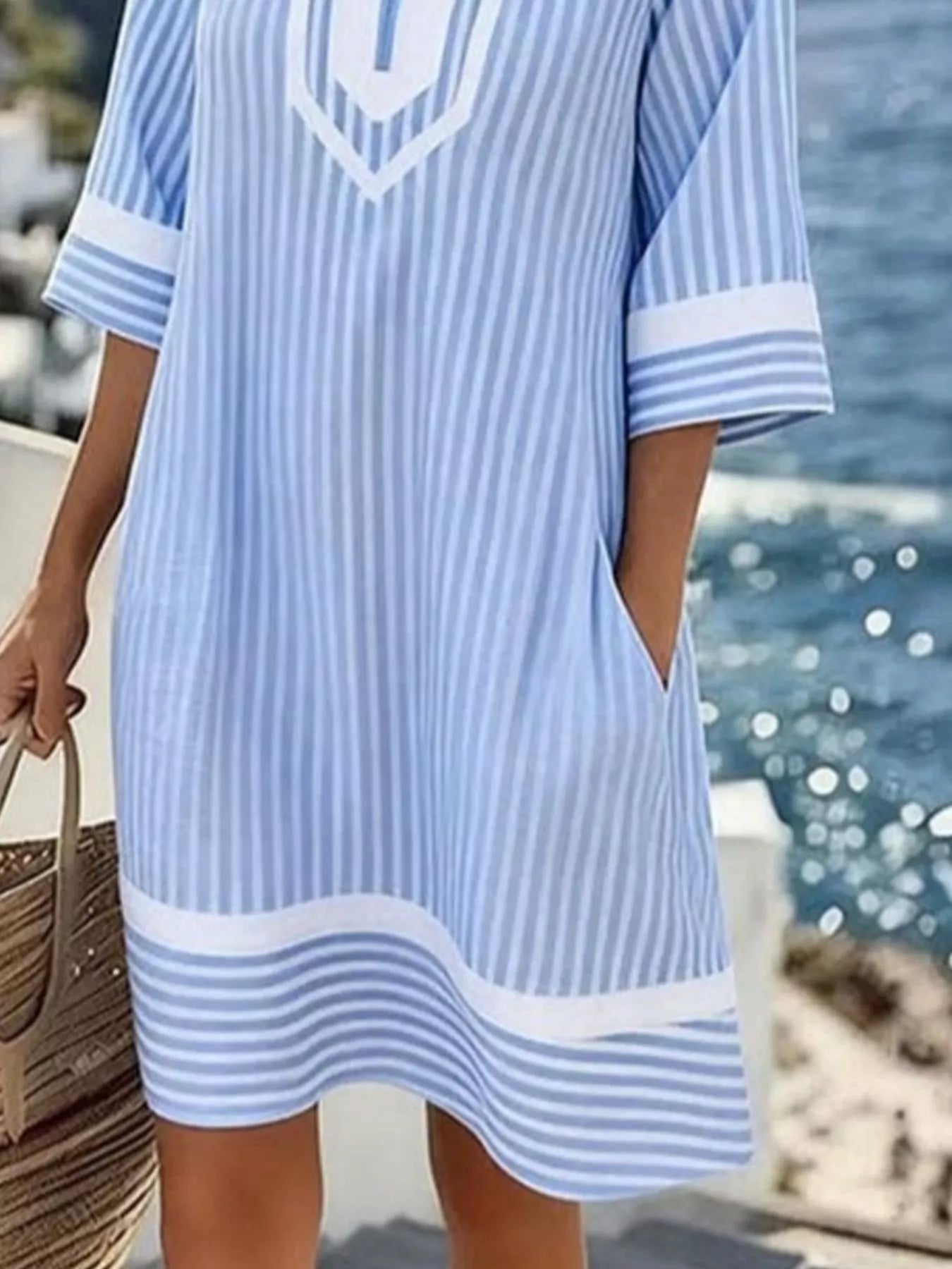 Premium Streifen-Kleid „Marlena“: Elegantes Sommerkleid mit V-Ausschnitt & Taschen