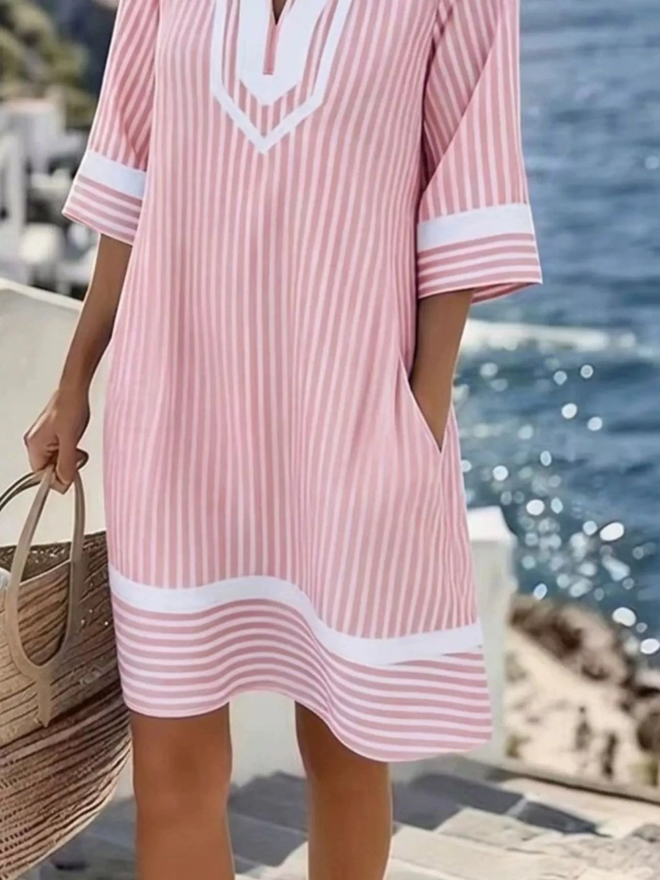 Premium Streifen-Kleid „Marlena“: Elegantes Sommerkleid mit V-Ausschnitt & Taschen