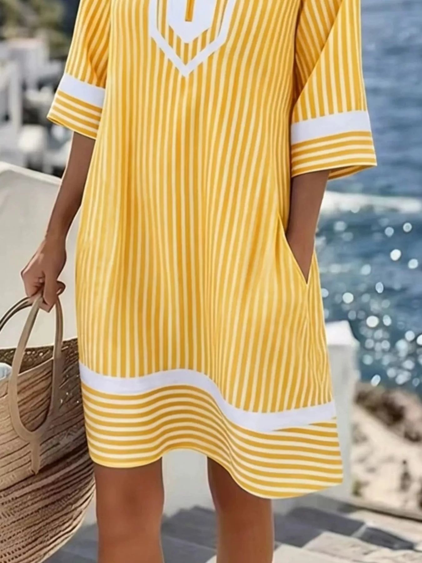 Premium Streifen-Kleid „Marlena“: Elegantes Sommerkleid mit V-Ausschnitt & Taschen
