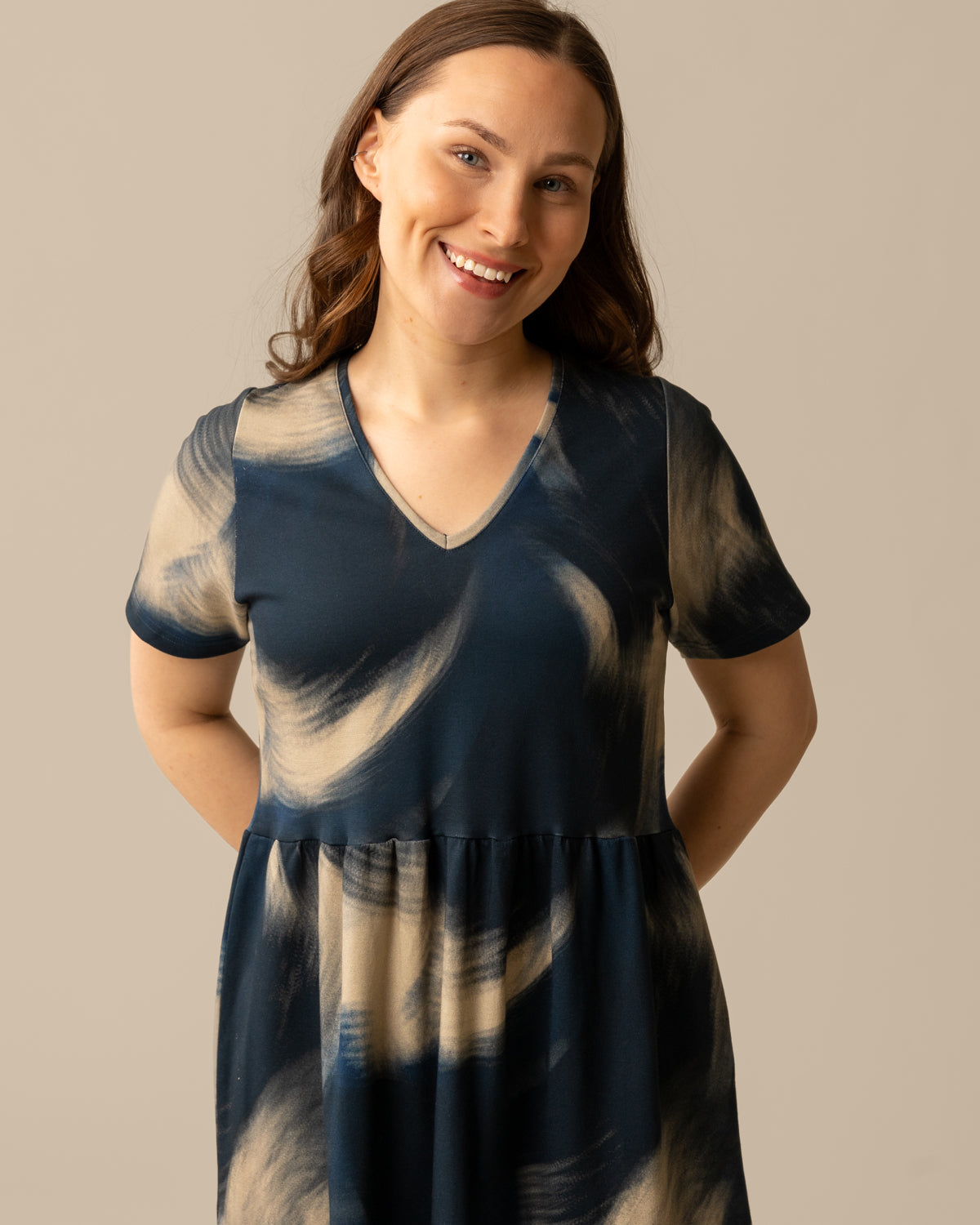 FlowEase™ V-Neck Maxi Dress – Ocean Wave Print