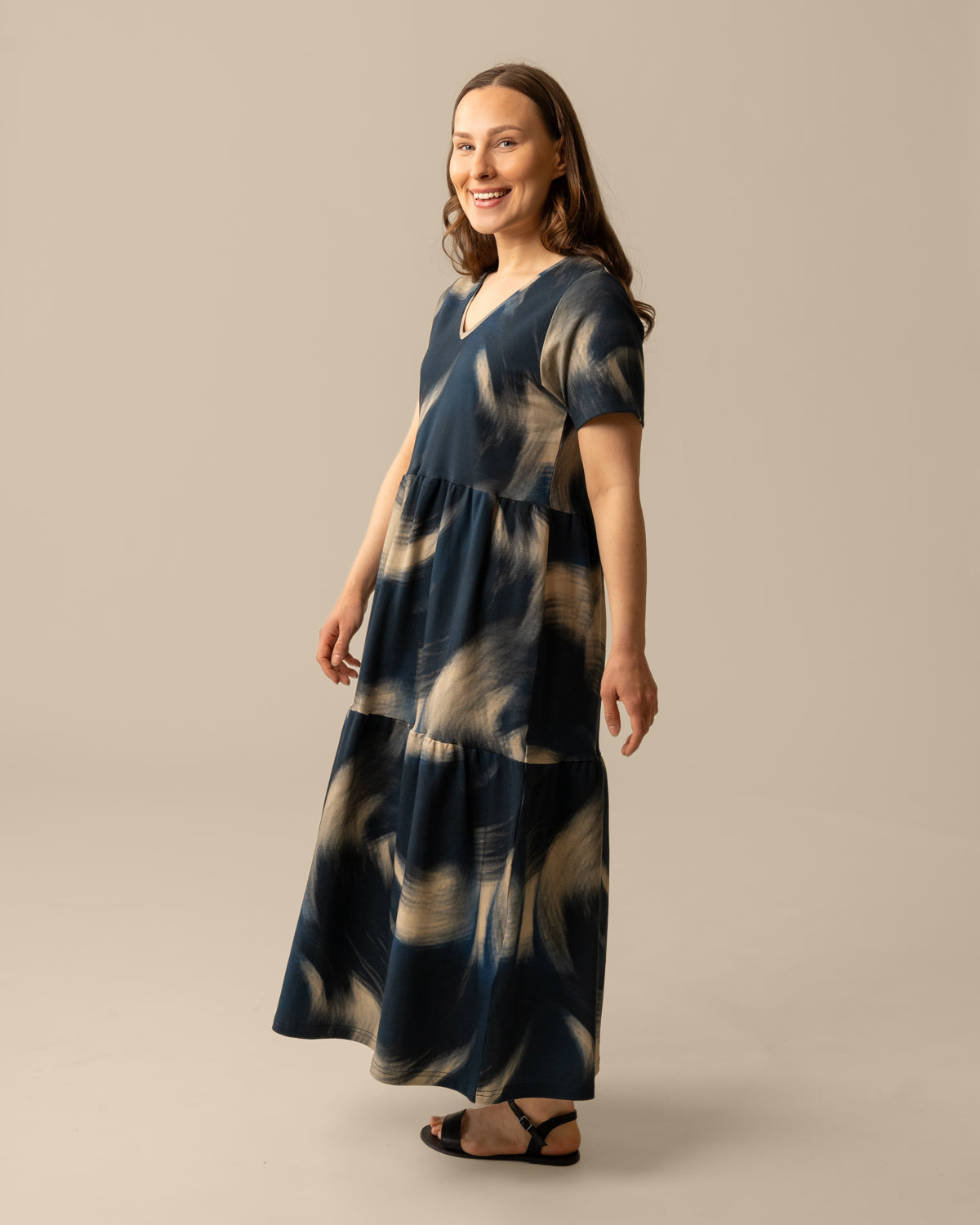 FlowEase™ V-Neck Maxi Dress – Ocean Wave Print