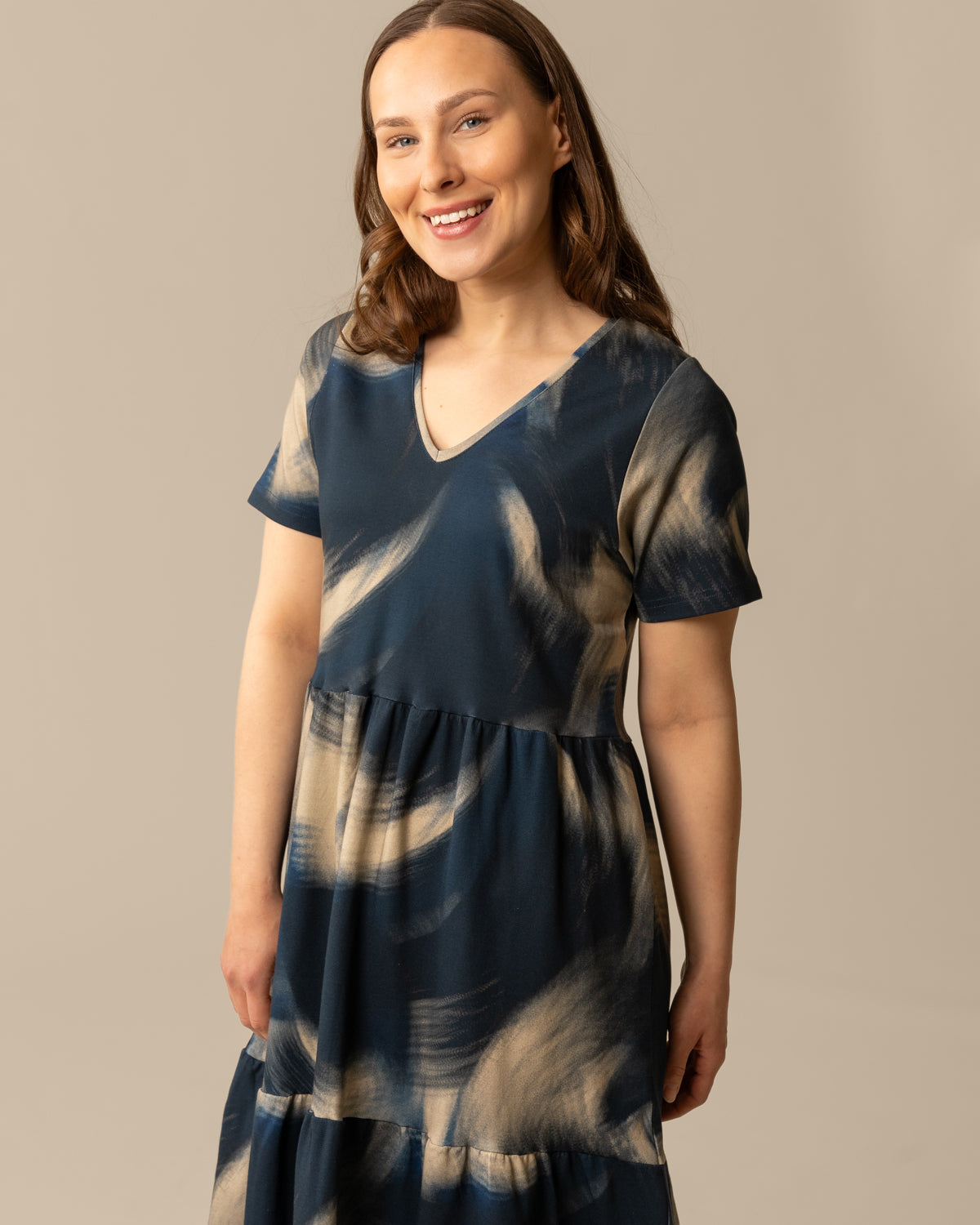 FlowEase™ V-Neck Maxi Dress – Ocean Wave Print