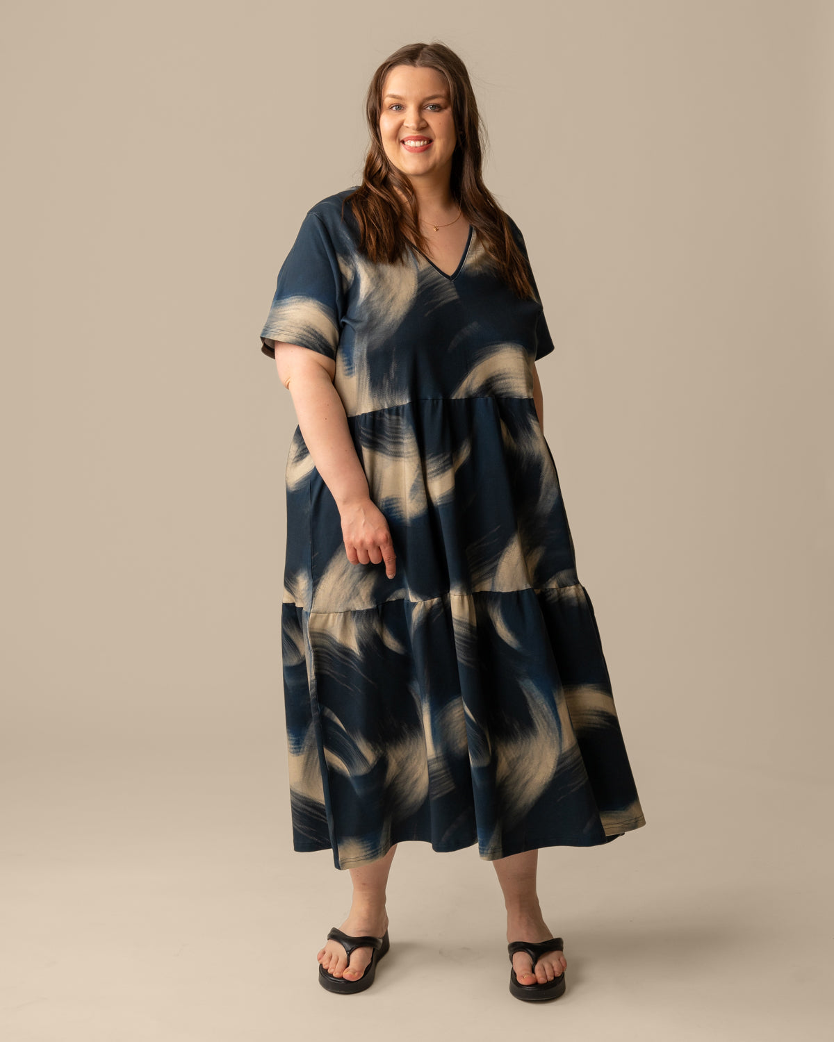 FlowEase™ V-Neck Maxi Dress – Ocean Wave Print