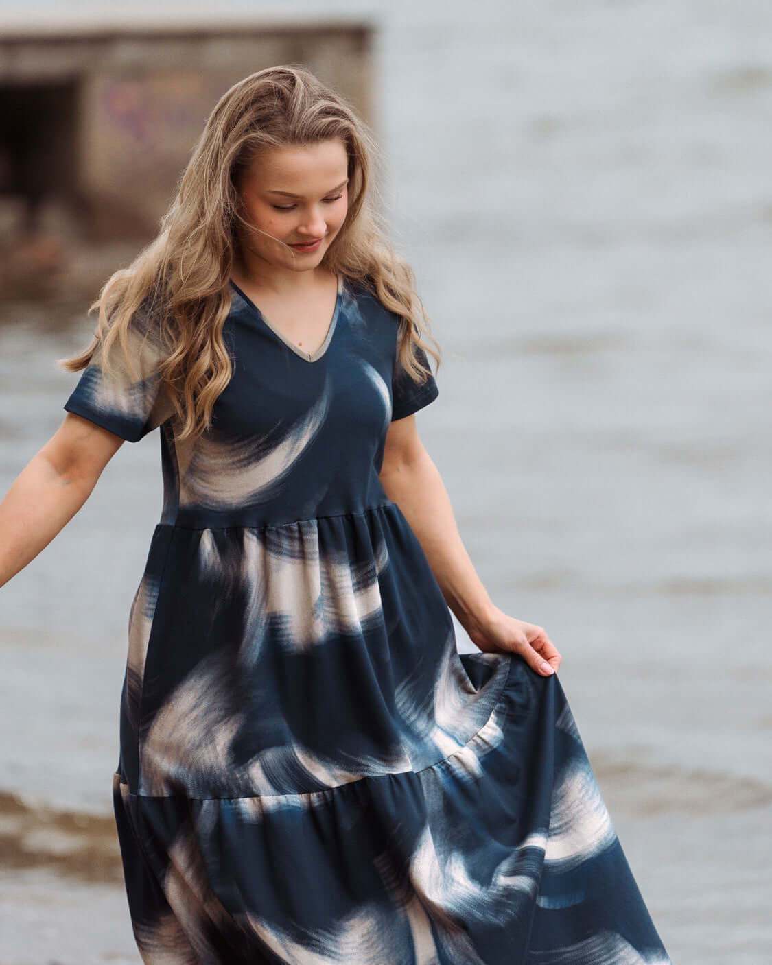 FlowEase™ V-Neck Maxi Dress – Ocean Wave Print
