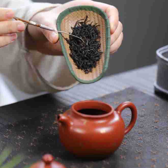 Handwoven-Style Bamboo Tea Scoop (Purple Clay Segment Mud)