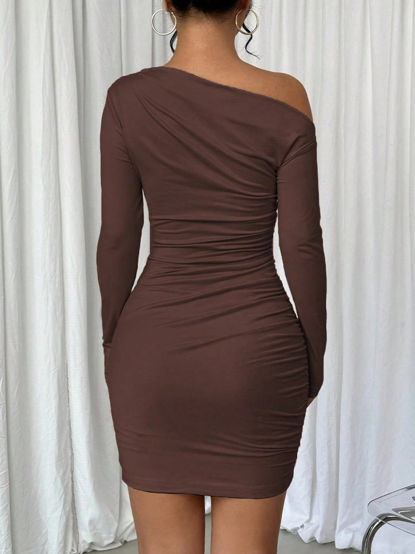 Solid color slim-fit dress