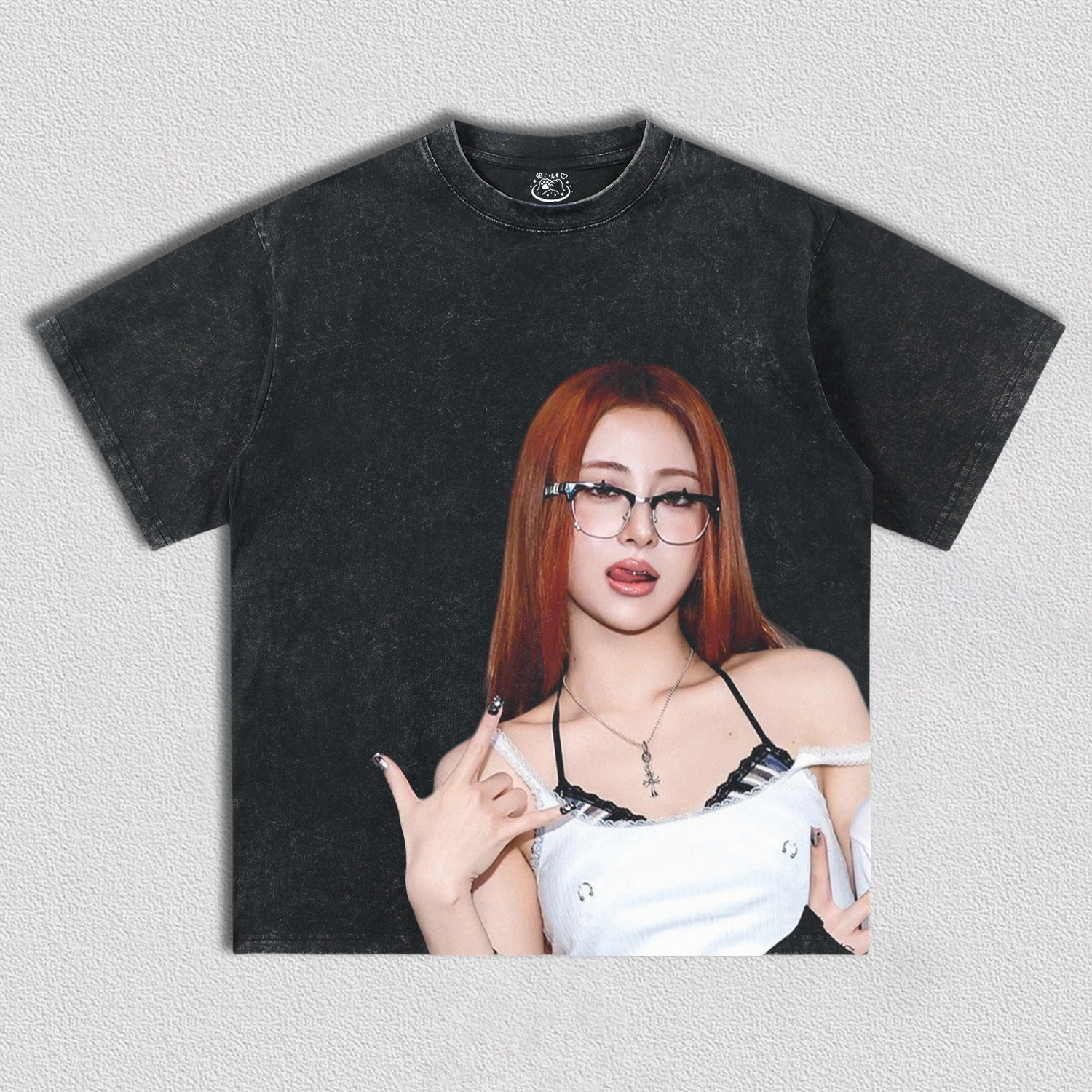 LE SSERAFIM yunjin TEE