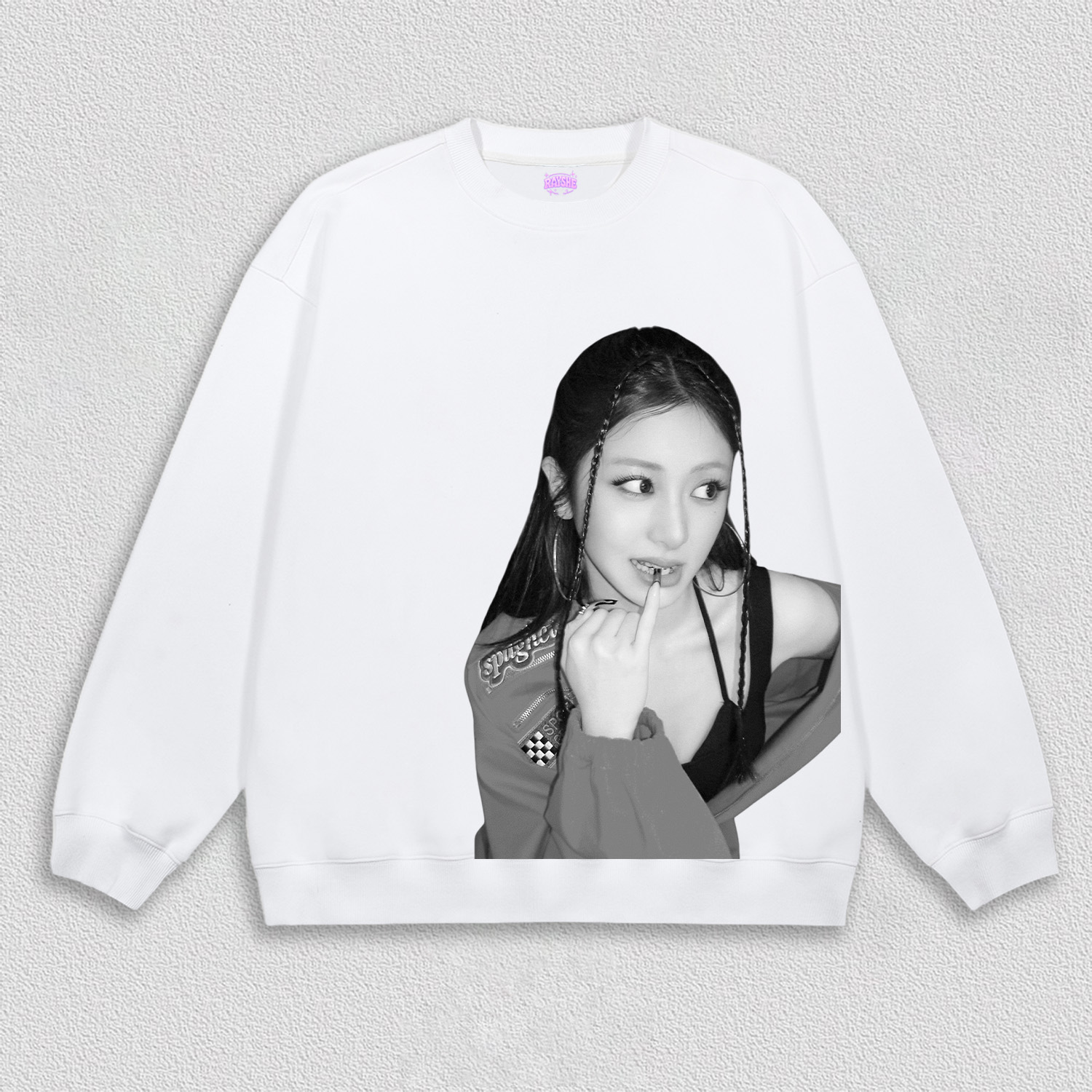 LE SSERAFIM yunjin TEE