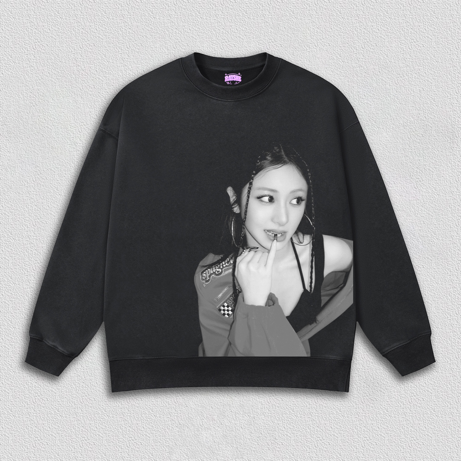 LE SSERAFIM yunjin TEE