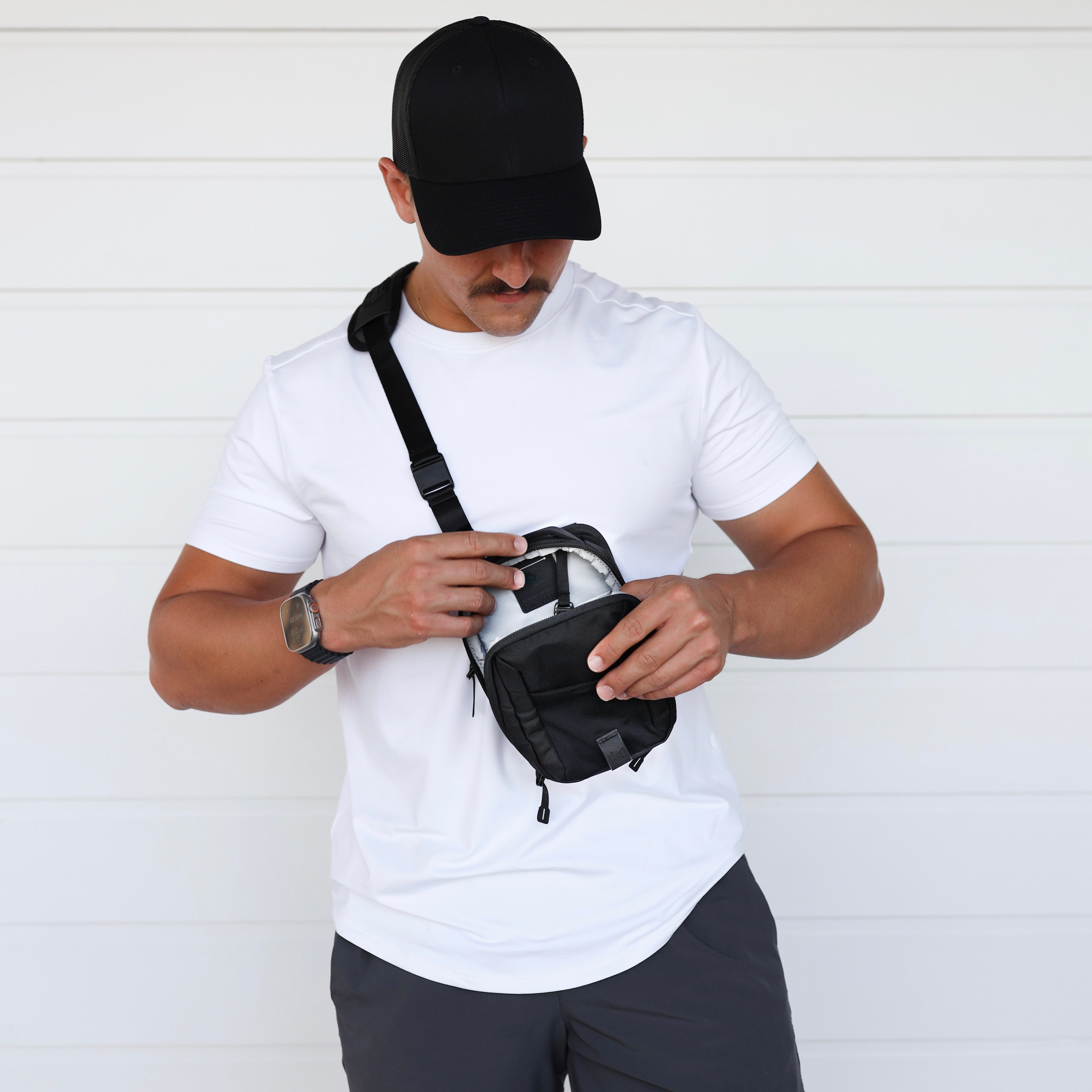 Magnetic Gym Bag for Gym, Travel, Work, and Sports | Keep Your Items Off the Dirty Gym Floor with Magnetic Attachment-SLOOSELYK