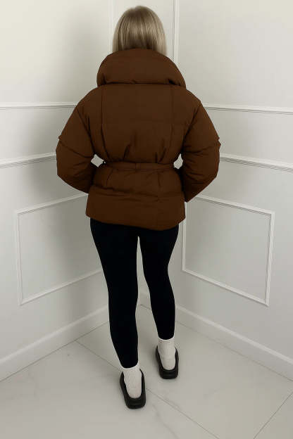  Kurze Pufferjacke mit Gürtel