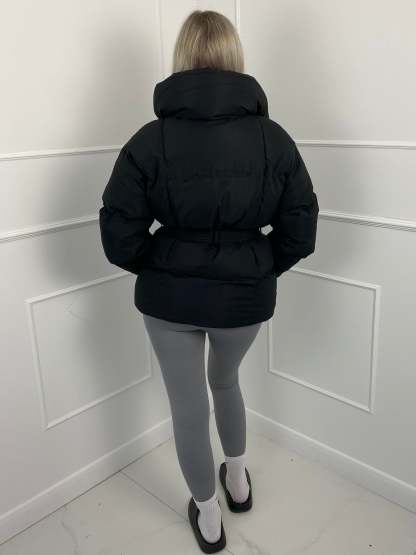  Kurze Pufferjacke mit Gürtel