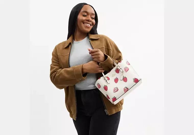 Mollie Tote Bag 25 With Strawberry Print