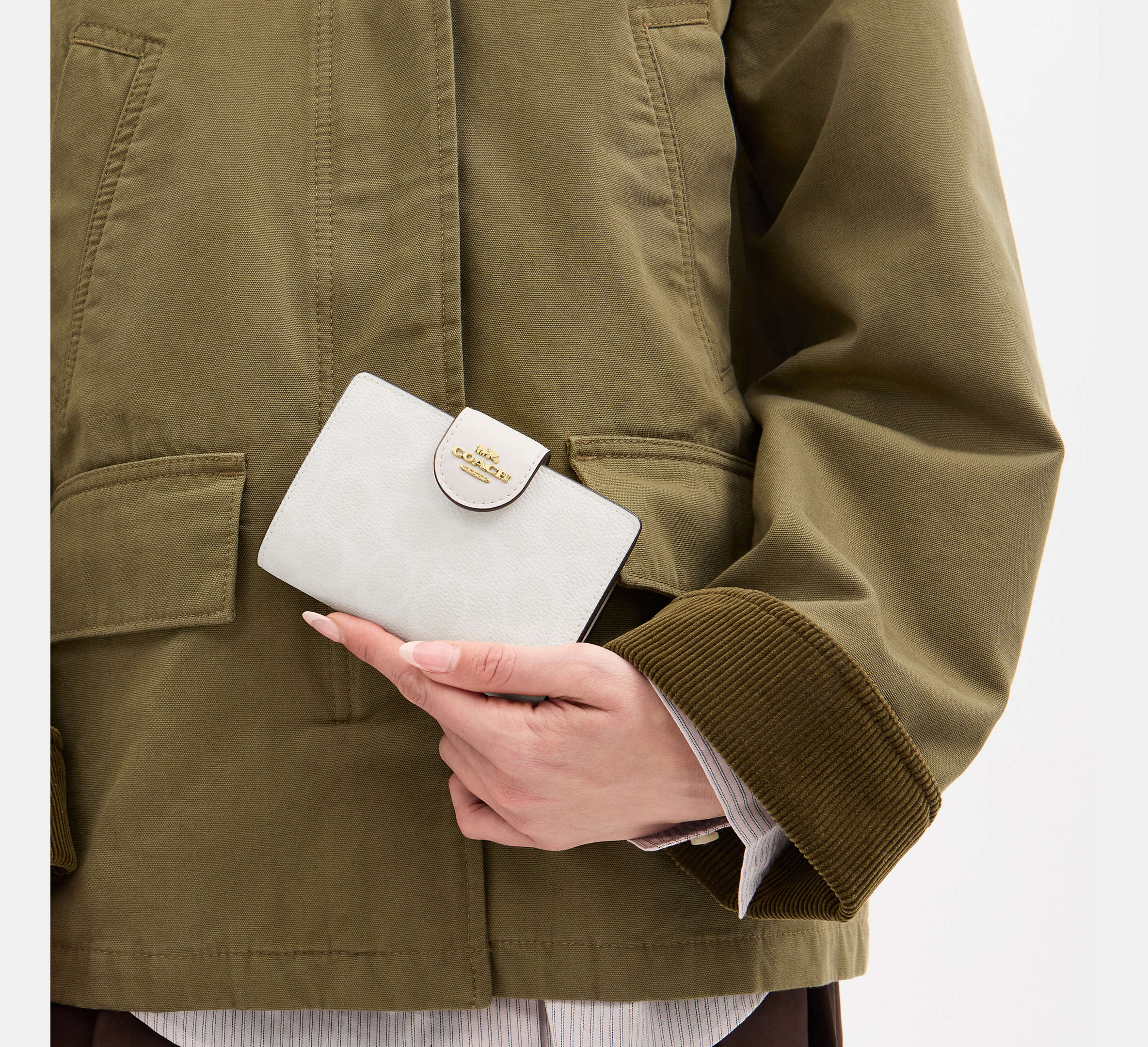 Medium Corner Zip Wallet In Signature Canvas