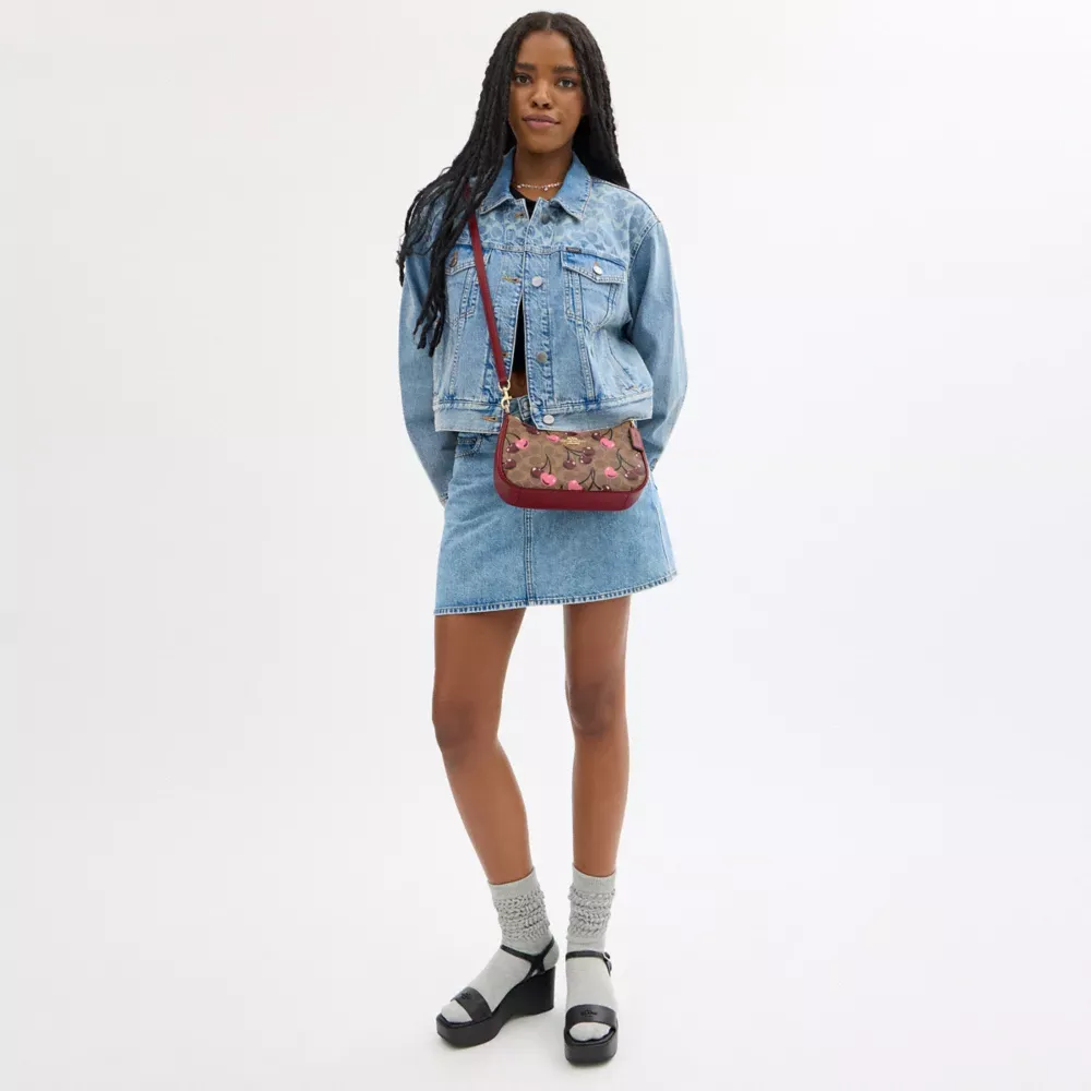 Teri Shoulder Bag In Signature Canvas With