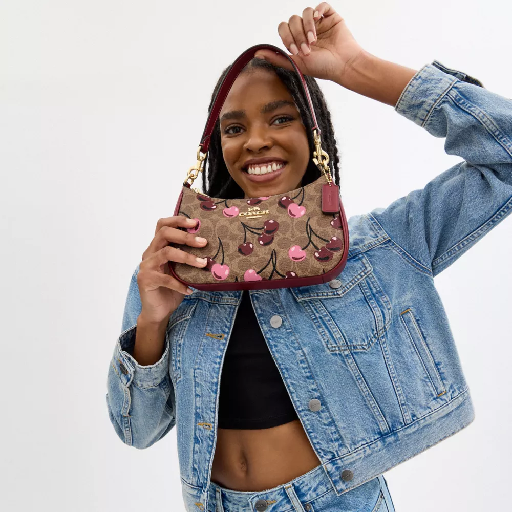 Teri Shoulder Bag In Signature Canvas With