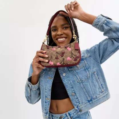 Teri Shoulder Bag In Signature Canvas With