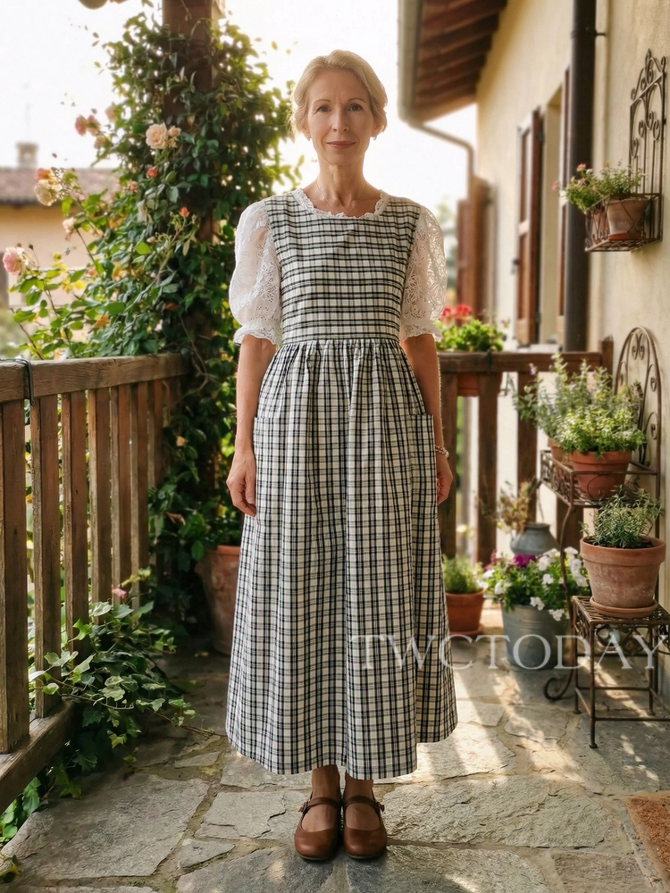 Vintage Black & Cream Thin Plaid Long Apron