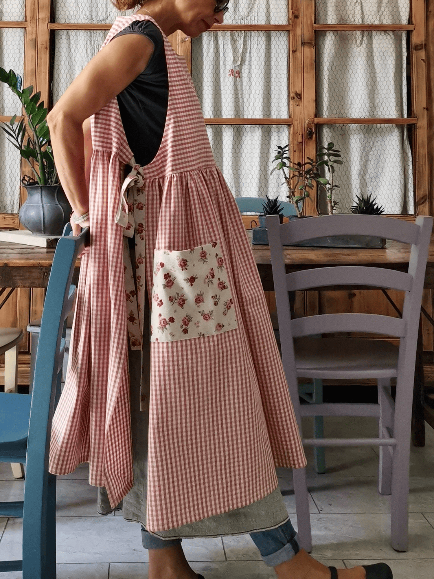 Floral-Pocket Red Checkered Apron