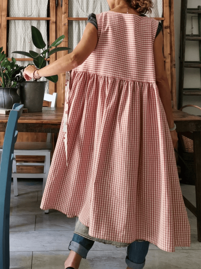 Floral-Pocket Red Checkered Apron