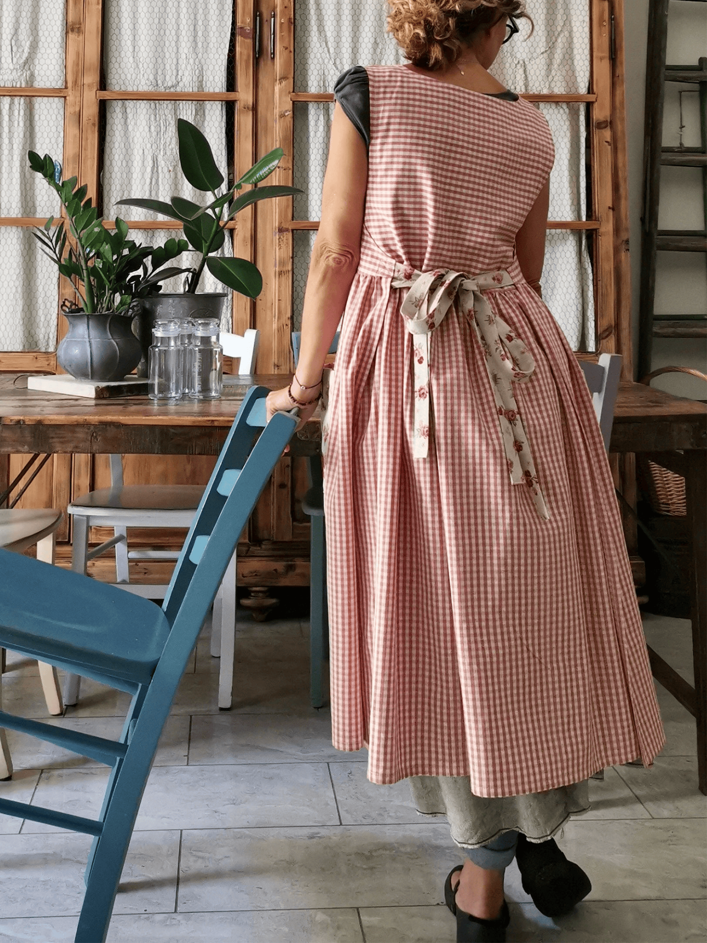 Floral-Pocket Red Checkered Apron