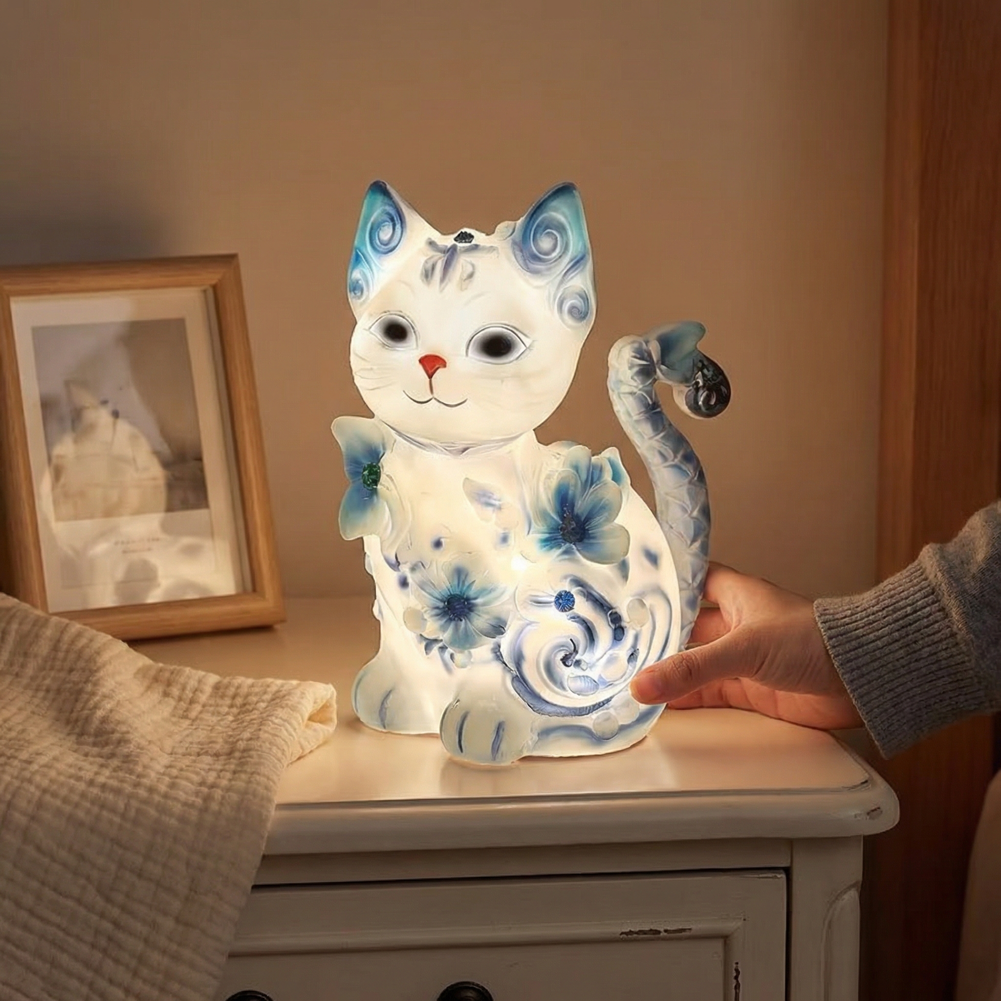 Porcelain-Style Cat Night Light Lamp