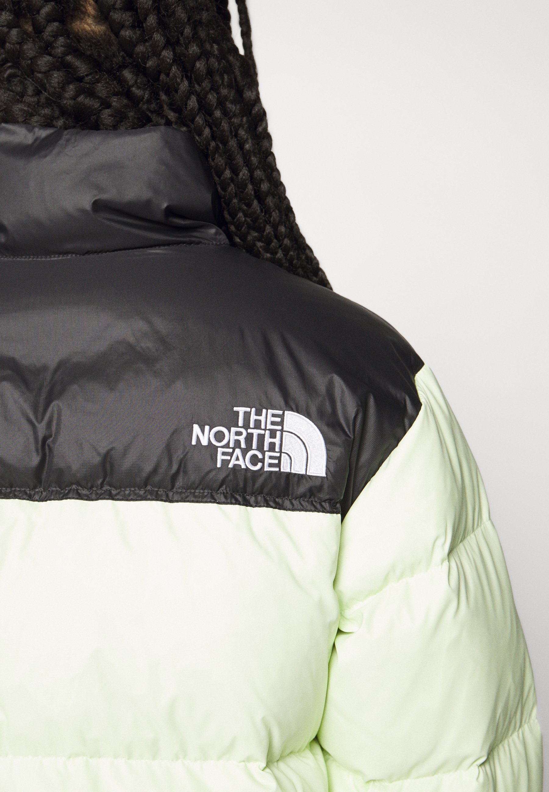 The Notthhrth Face NUPTSE SHORT JACKET