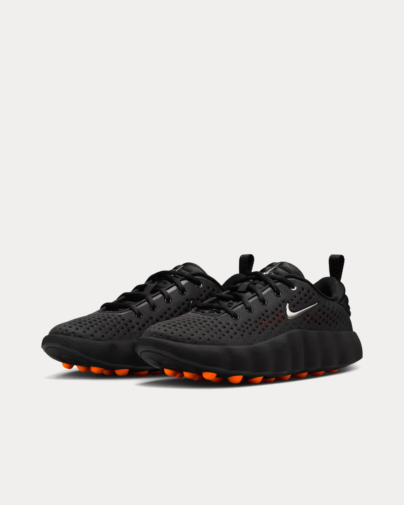 Mind 002 Black / Hyper Crimson / Hyper Crimson / Chrome Pregame Shoes