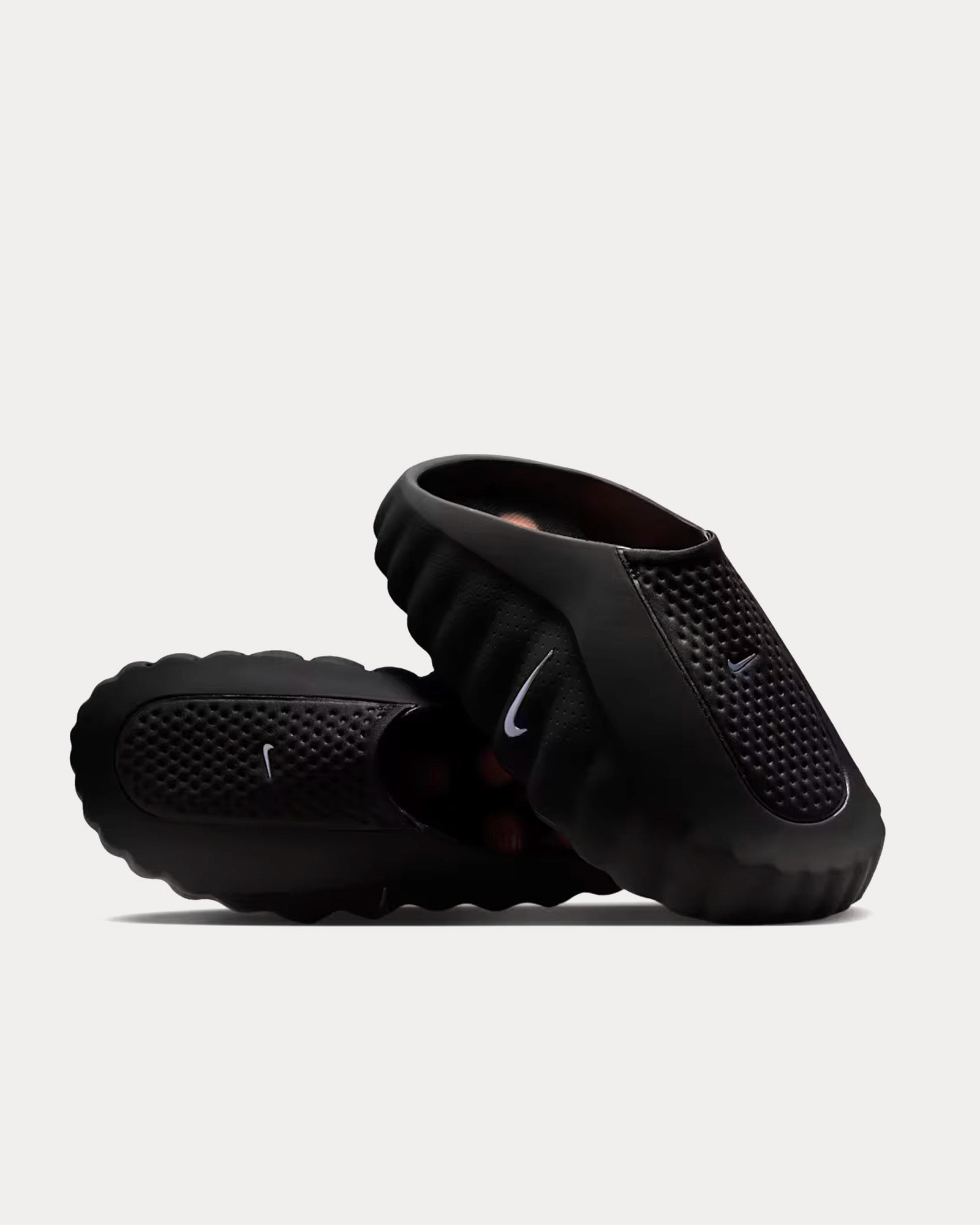 Mind 001 Black / Hyper Crimson / White / Chrome Mules