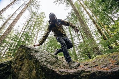 Chaqueta impermeable con capucha para hombre