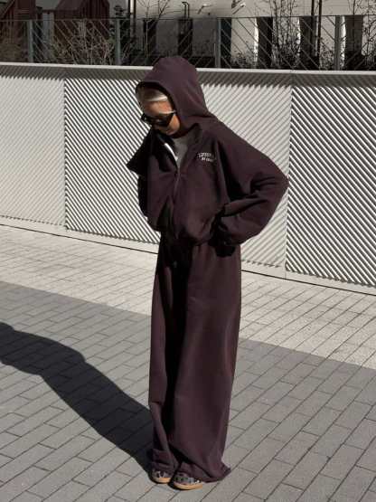 Hooded sweatshirt and sweatpants set