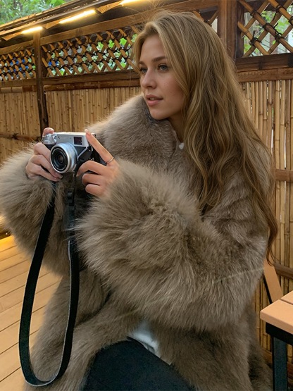 Fashionable slimming and cold-resistant medium-length fur coat