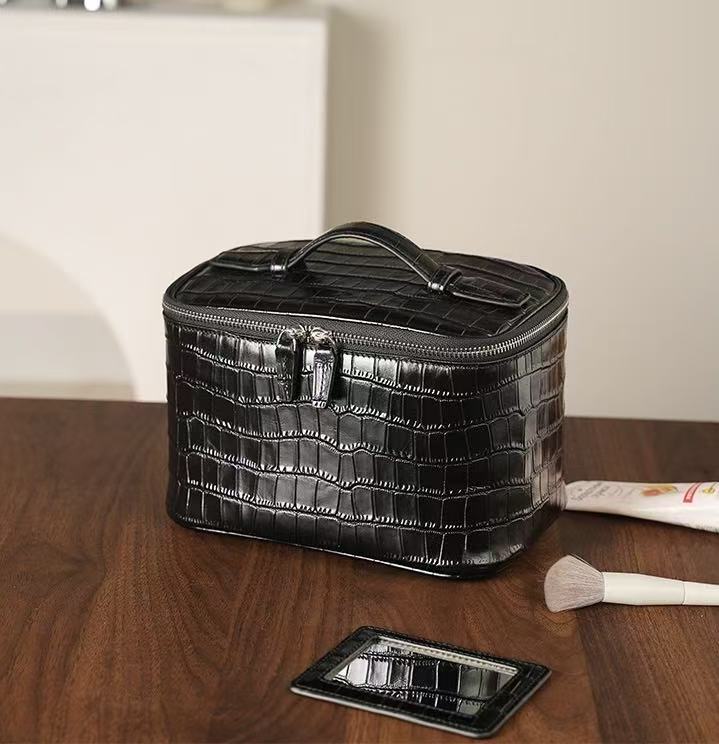 Crocodile-Embossed Genuine Leather Cosmetic Bag - Travel-Friendly Toiletry Pouch with Premium Look, Large Capacity & Practical Storage
