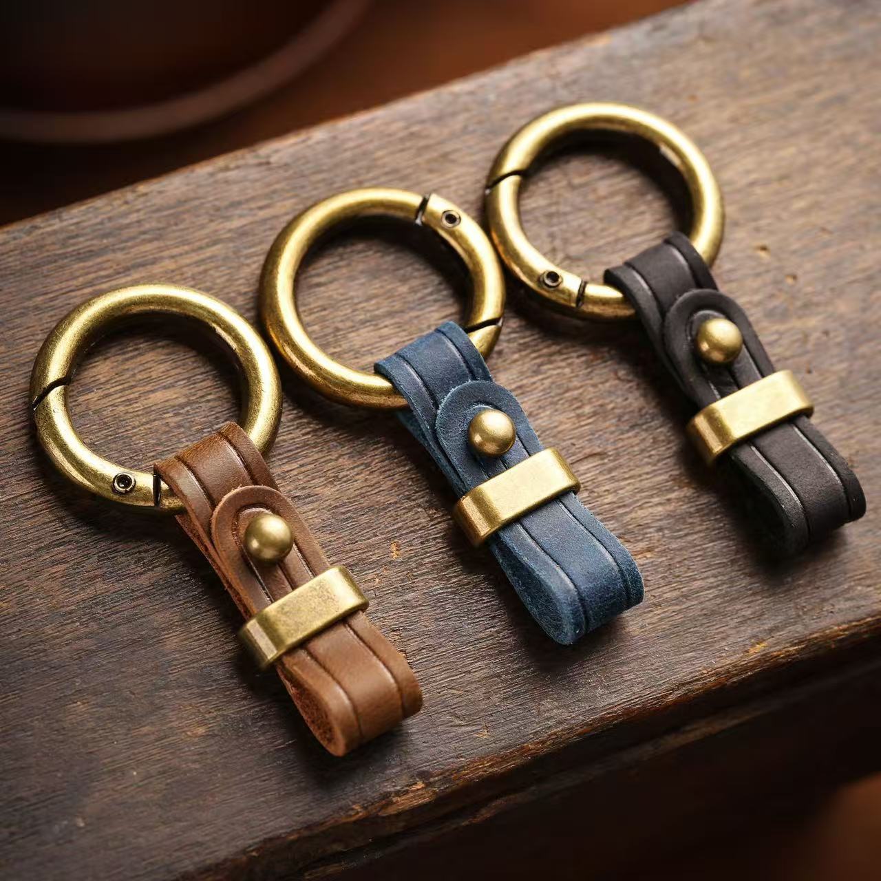 Car Key Fob Retro Leather Keychain, Anti-Loss Clip for Belt