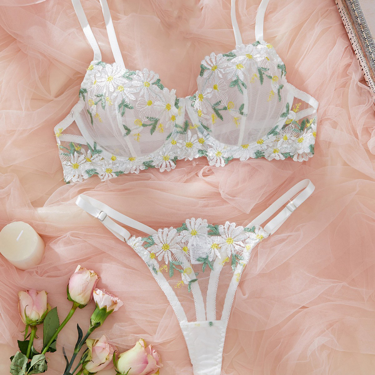 French-style lace, fresh and delicate floral embroidered push-up bra and panty set